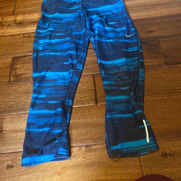 Nike Dri-Fit lot size med. tshirt, tank & capris - Picture 7 of 9